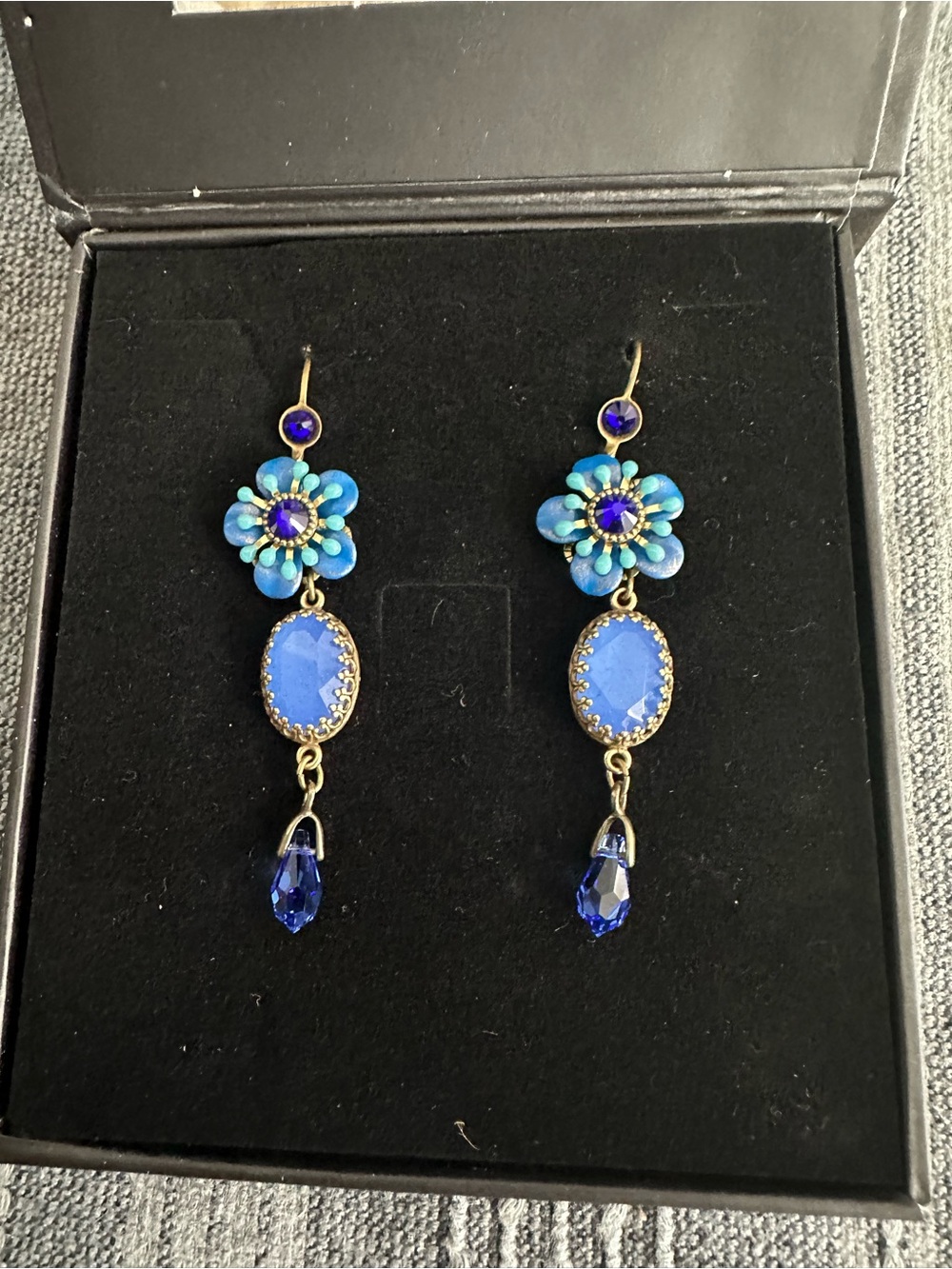 NIB Michal Negrin Blue Swarovski Crystal Flower Dangle Earrings Victorian